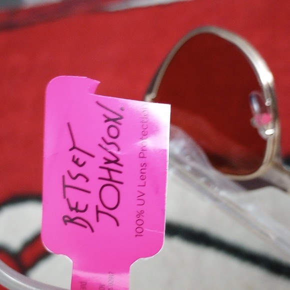 Betsy Johnson Cat Eye Sunglasses. SELECT PIC A B or D - Picture 9 of 12